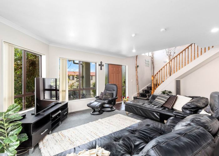  at 1 Plymouth Place, Papatoetoe, Auckland