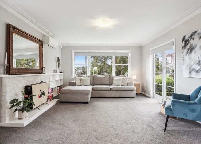  at 4 Maunder Place, New Lynn, Auckland
