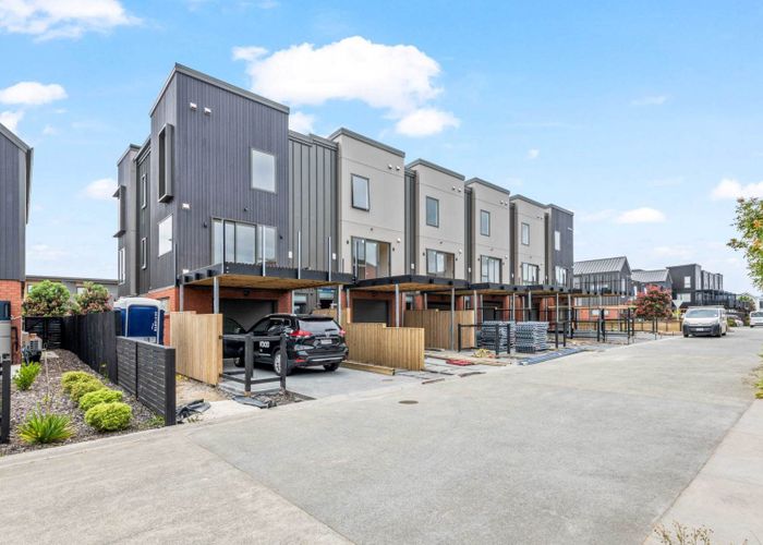  at 1/74 Wallace Road, Mangere Bridge, Auckland