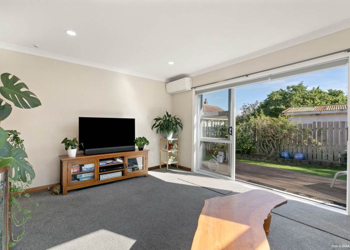  at 21 Carr Road, Three Kings, Auckland