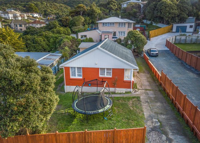  at 8 Takapuwahia Drive, Takapuwahia, Porirua