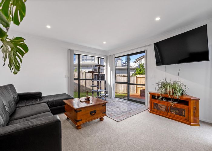  at 22 William Wallbank Crescent, Swanson, Waitakere City, Auckland