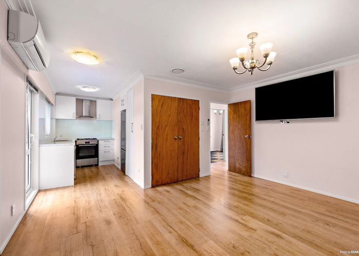  at 2/11 Alcock Street, Mount Wellington, Auckland