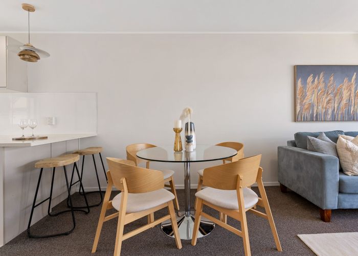  at 2/16 Beach Road, Castor Bay, North Shore City, Auckland