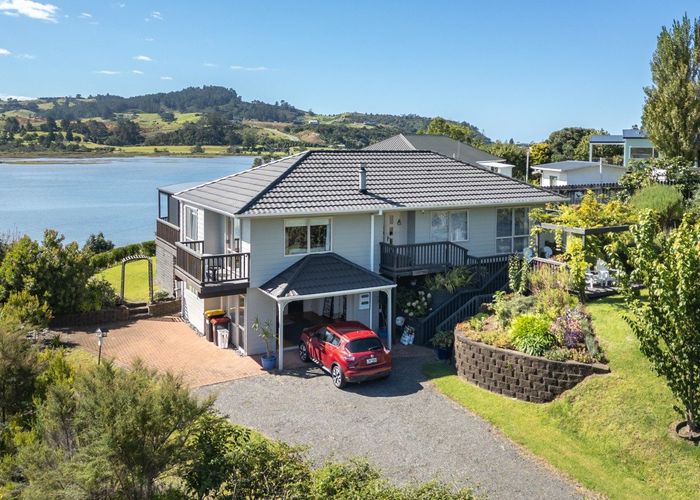  at 4 Patton Place, Tairua