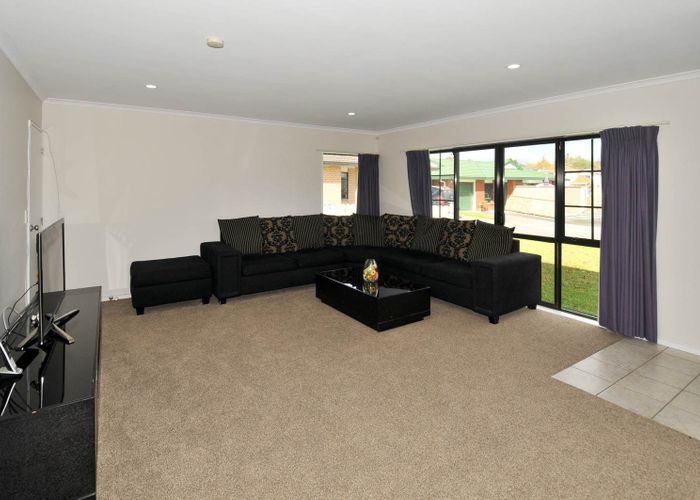  at 4/11 Roanoke Way, Albany, Auckland