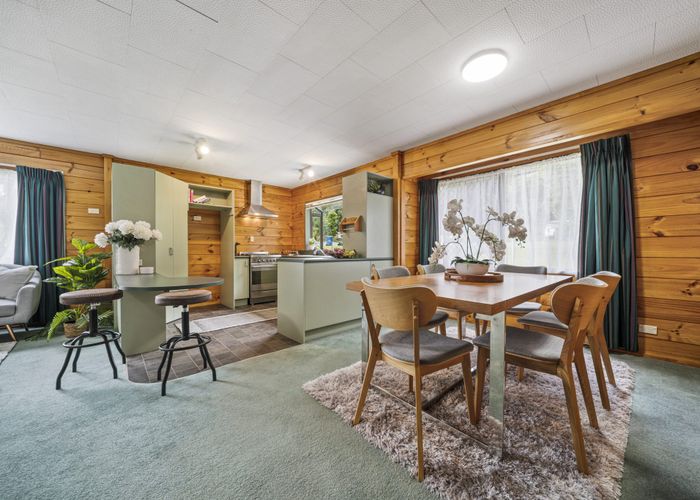  at 126 Laingholm Drive, Laingholm, Waitakere City, Auckland