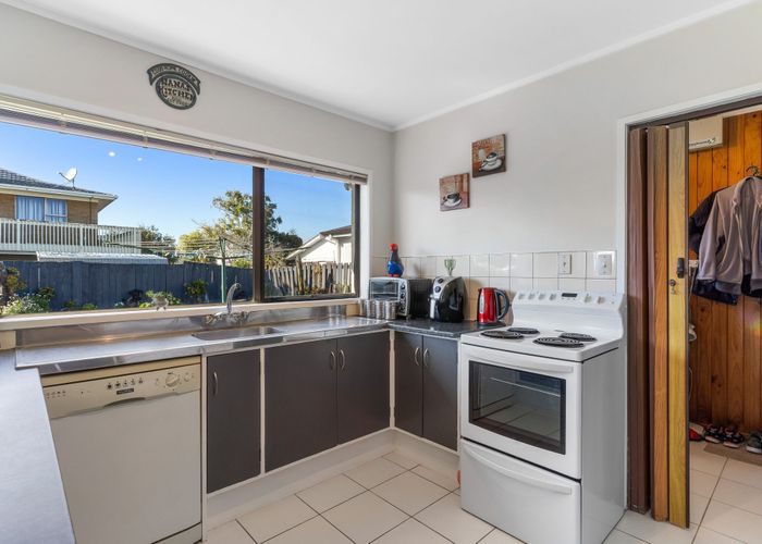  at 6 Booker Place, Weymouth, Manukau City, Auckland