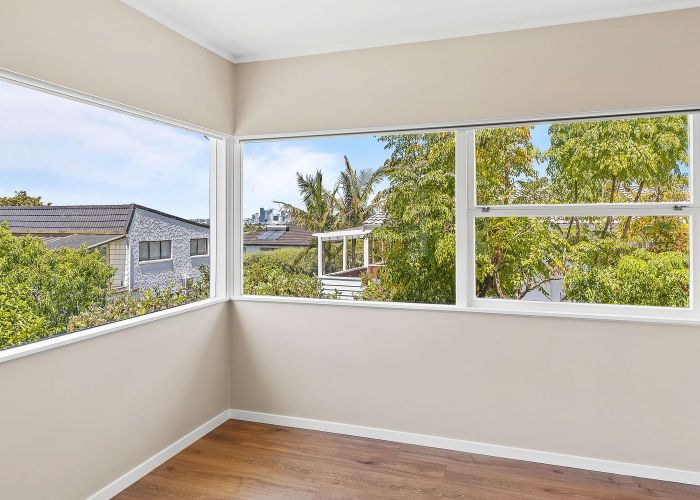  at 24 Holdaway Avenue, Northcote, North Shore City, Auckland