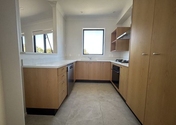  at 4/69 Target Road, Totara Vale, North Shore City, Auckland