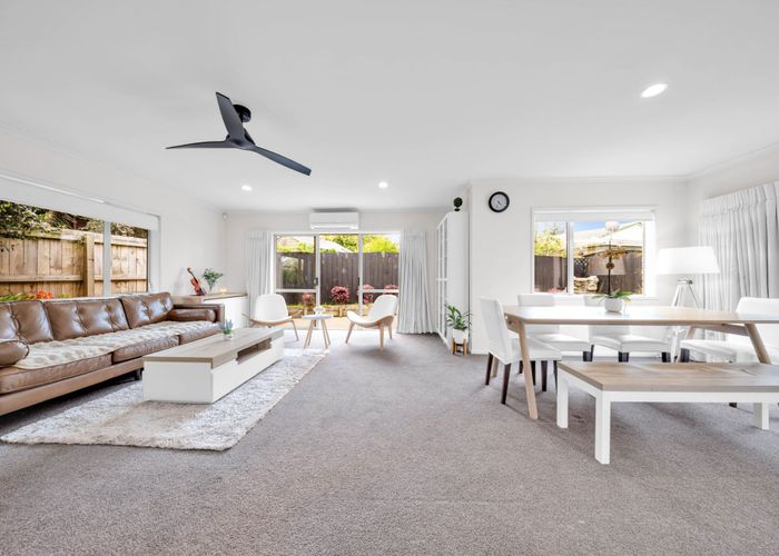  at 2/13 Fratley Avenue, Farm Cove, Manukau City, Auckland