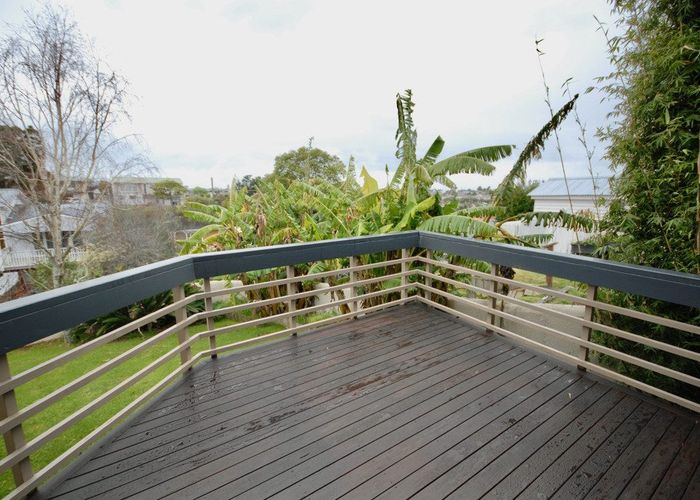  at 11 Wilmington Place, Forrest Hill, Auckland