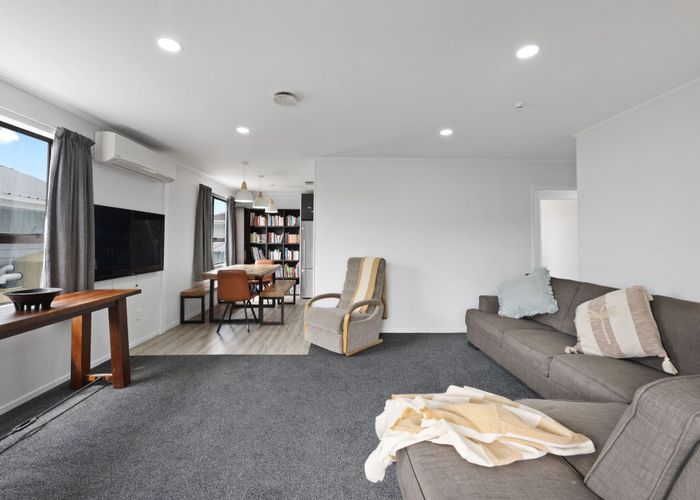  at 6 Hamblyn Place, Ranui, Auckland