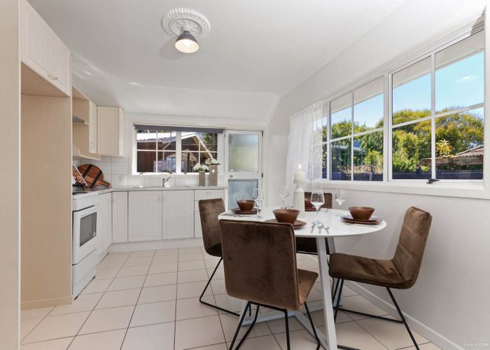  at 7 Forest Hill Road, Henderson, Auckland