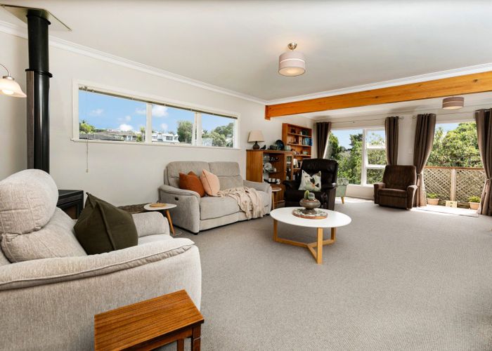  at 10 Rock Isle Road, Torbay, Auckland