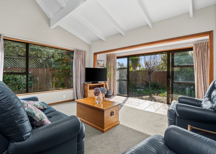  at 2/43A Main Road, Redcliffs, Christchurch City, Canterbury