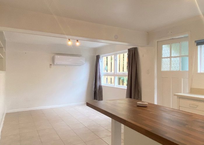  at 1/21 Malters Place, Browns Bay, Auckland