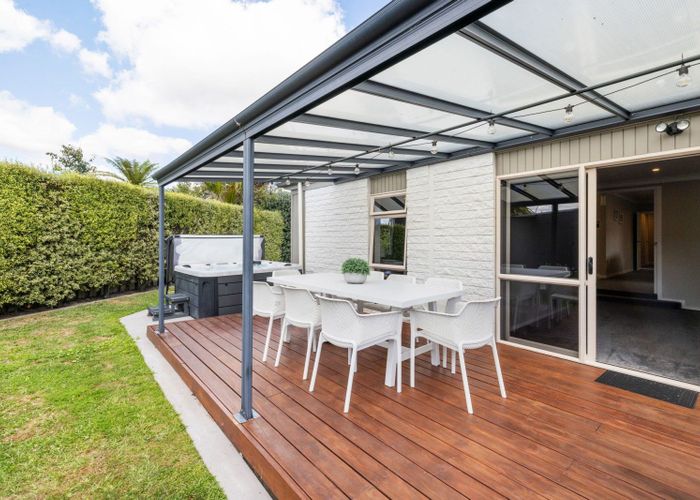  at 9 Grassy Downs Place, St Andrews, Hamilton