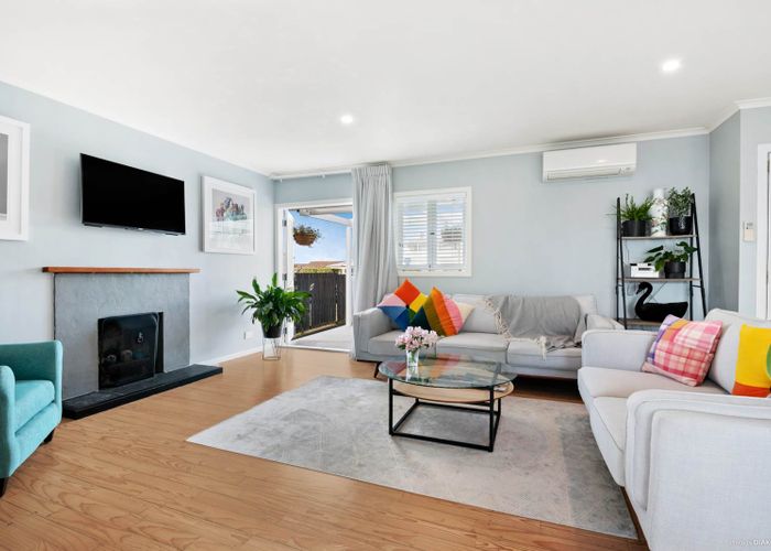 at 43 Beach Road, Te Atatu Peninsula, Auckland