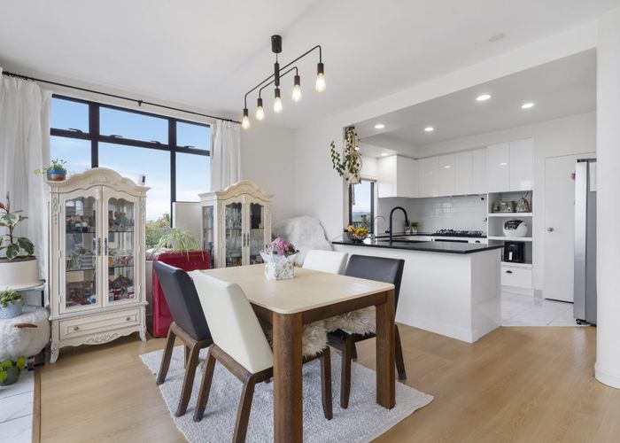  at 2/38 Luckens Road, West Harbour, Auckland