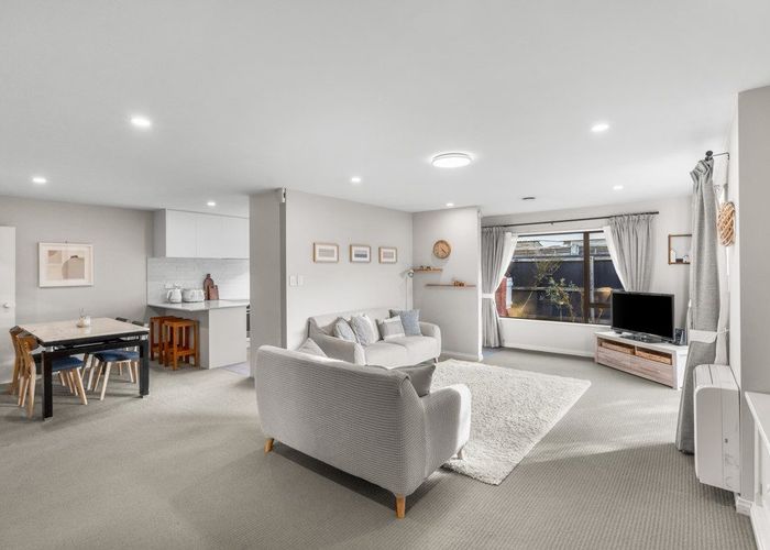  at 2/8 Coniston Avenue, Ilam, Christchurch