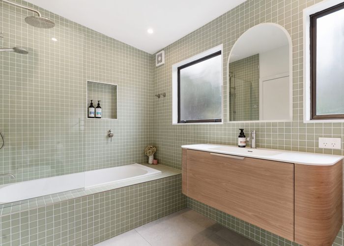  at 2/26 Colonial Road, Birkenhead, North Shore City, Auckland