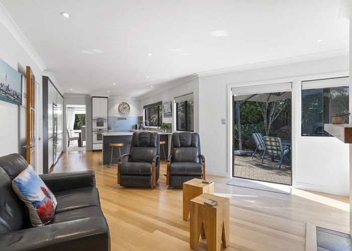  at 106 Uxbridge Road, Mellons Bay, Auckland