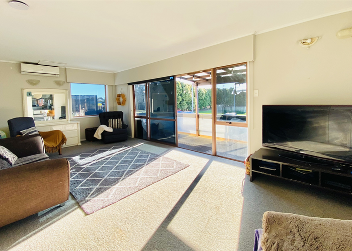  at 19 Domain Road, Weymouth, Auckland