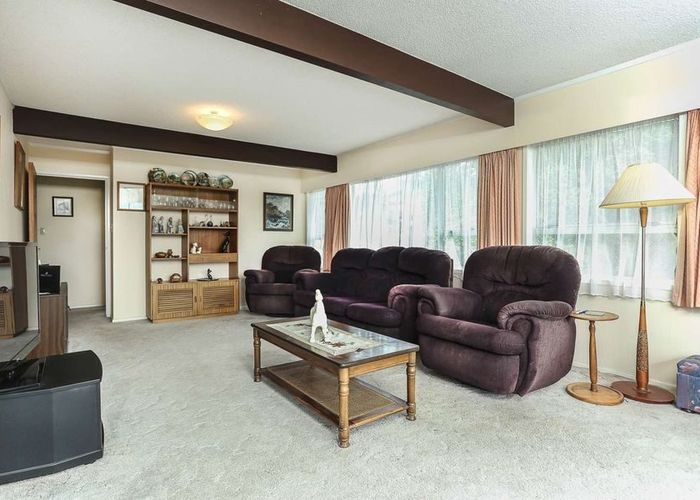  at 28 Cyclarama Crescent, Massey, Waitakere City, Auckland