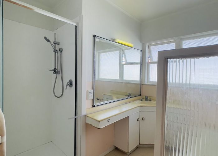  at 25 Ellesmere Cresent, Pakuranga Heights, Manukau City, Auckland