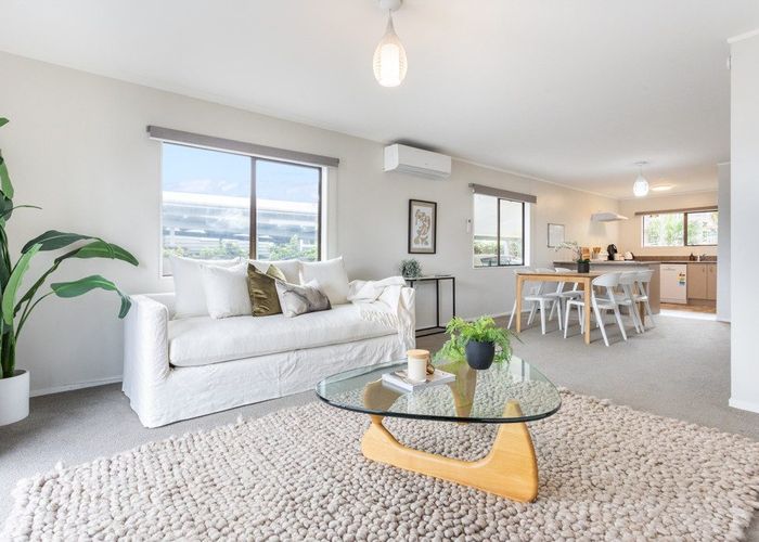  at 2/18 Gloria Avenue, Te Atatu Peninsula, Auckland