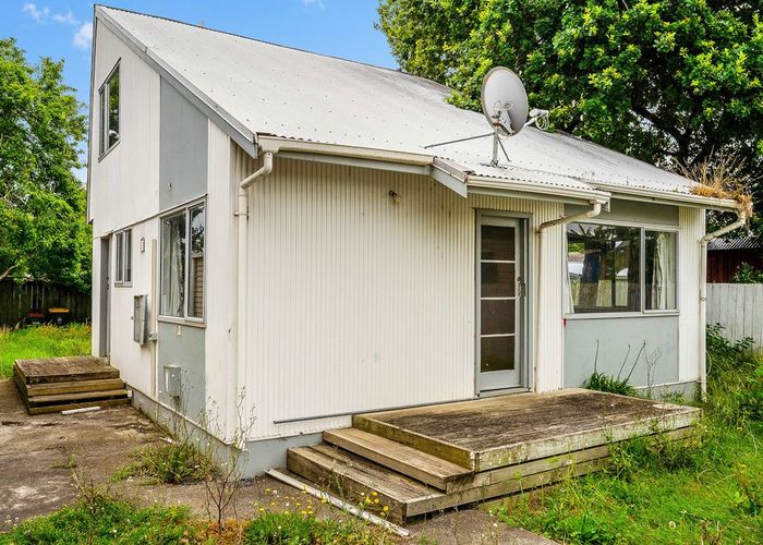  at 5 Tacon Place, Mangere, Auckland