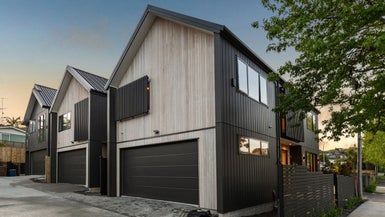  at 32B Lyons Avenue, Murrays Bay, Auckland
