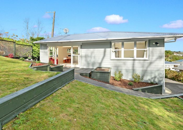  at 2/25 Peach Road, Glenfield, Auckland