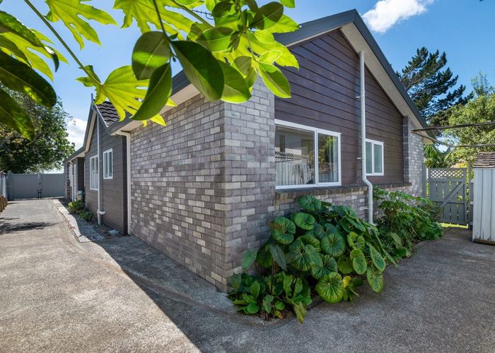  at 1/39 Radiata Lane, Chatswood, North Shore City, Auckland