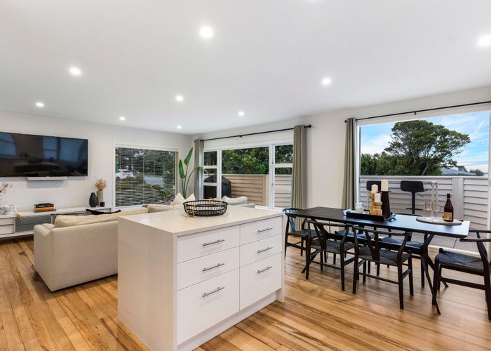  at 1/556 East Coast Road, Mairangi Bay, North Shore City, Auckland