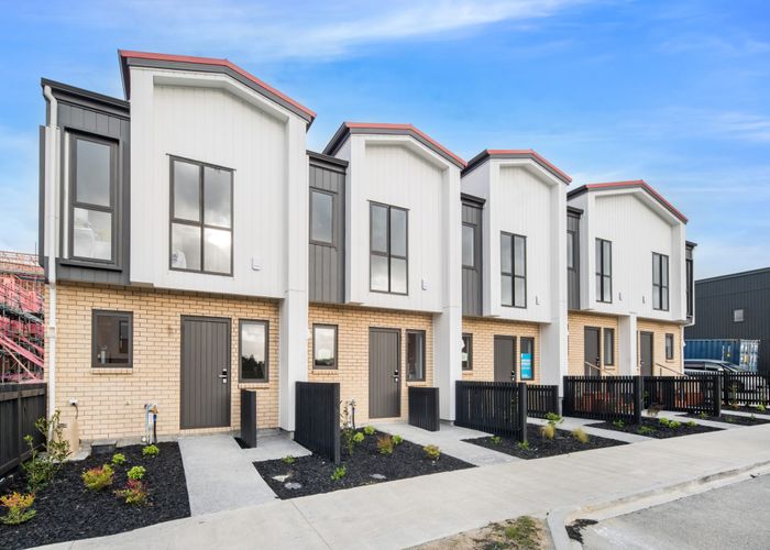  at 18 Papatahi Lane, Flat Bush, Manukau City, Auckland