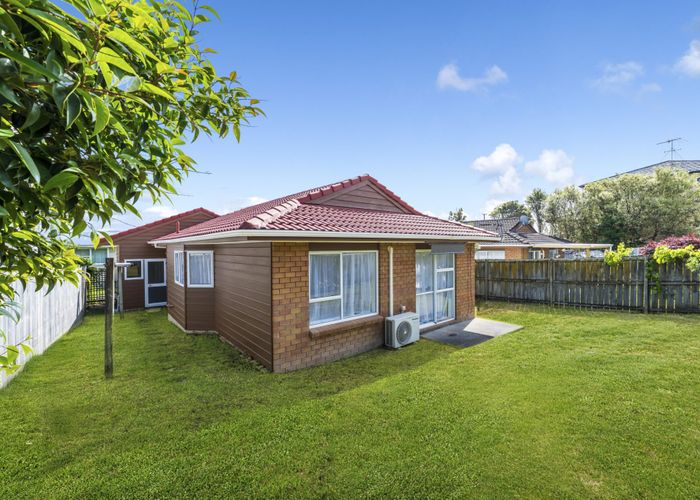  at 2/5 Newington Road, Henderson, Waitakere City, Auckland