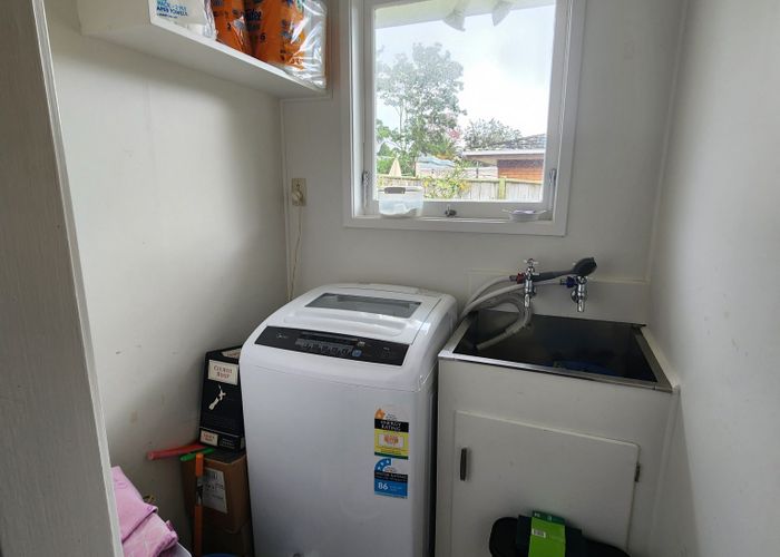  at 1/38 Whiteacres Drive, Sunnyhills, Manukau City, Auckland