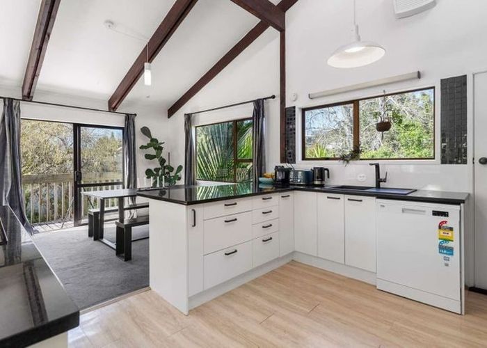  at 2/13A Eskdale Road, Birkdale, North Shore City, Auckland