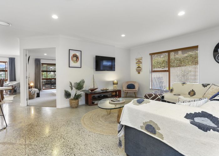  at 103H Glengarry Road, Glen Eden, Auckland