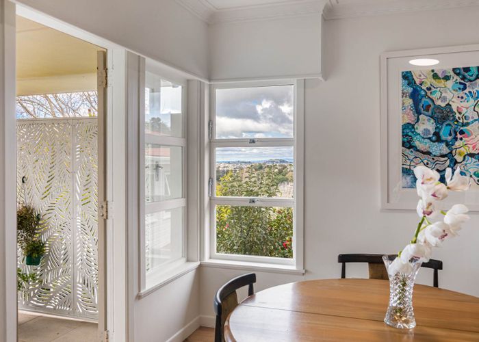 Free property data for 9 Deuxberry Avenue, Northcote, Auckland homes.co.nz