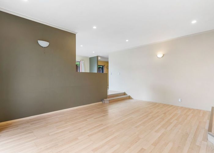  at 2/25 Thirlmere Rise, Northpark, Auckland