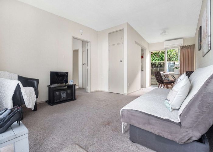  at 2/100 River Road, Hamilton East, Hamilton, Waikato