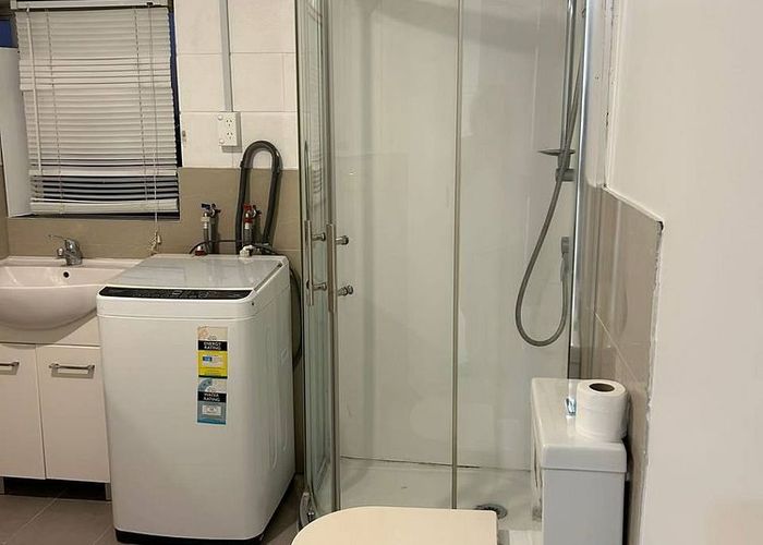  at 1004 East Coast Road, Fairview Heights, North Shore City, Auckland