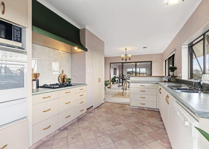  at 11 Kellyville Heights, Merrilands, New Plymouth, Taranaki