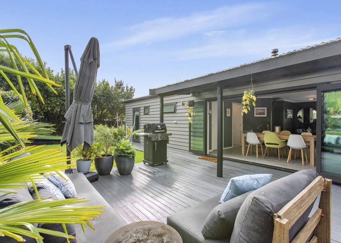  at 20 Laingfield Terrace, Laingholm, Waitakere City, Auckland