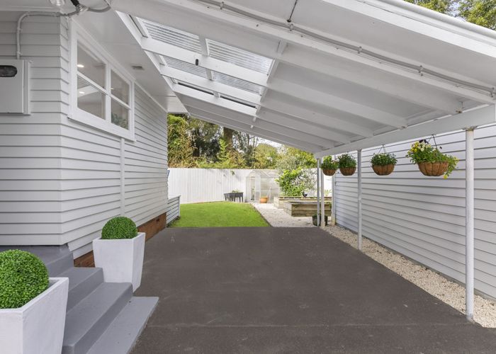  at 1/12 Vardon Road, Green Bay, Auckland