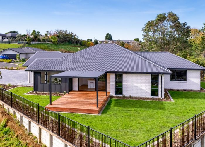  at 8 Ponga Place, Highlands Park, New Plymouth