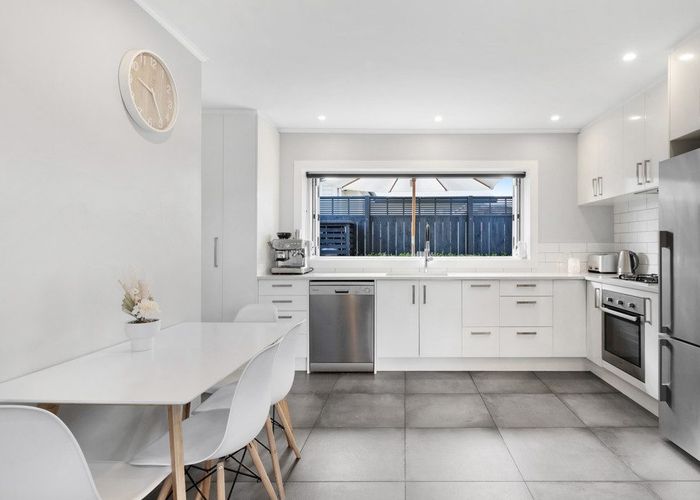  at 58A Edgewater Drive, Pakuranga, Auckland